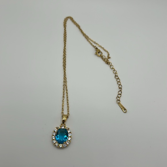 Swarovski Crystal Gold Necklace 16 Inch NWOT - Picture 4 of 8